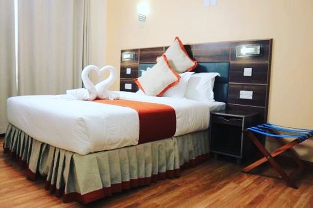 Ingagi Park View Lodge